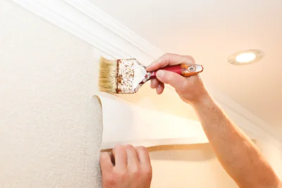 Pose de papier peint à Puteaux — revêtements muraux et toiles de verre